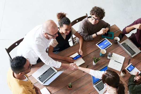 Teamwork ăn ý với phần mềm CRM cho agency